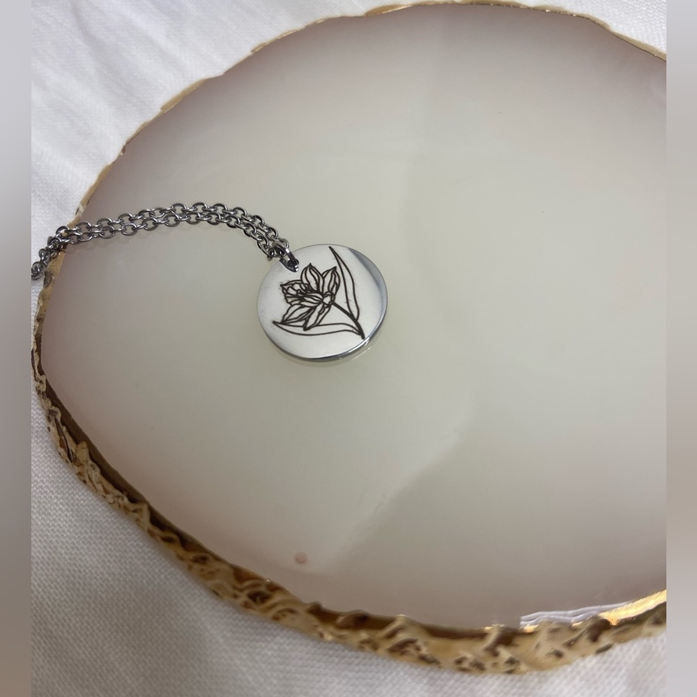 Dainty engraved FLOWER‎ Pendant | SILVER Stainless Steel Necklace